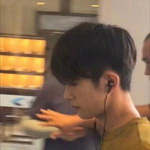 日本近亲乱伦自拍
